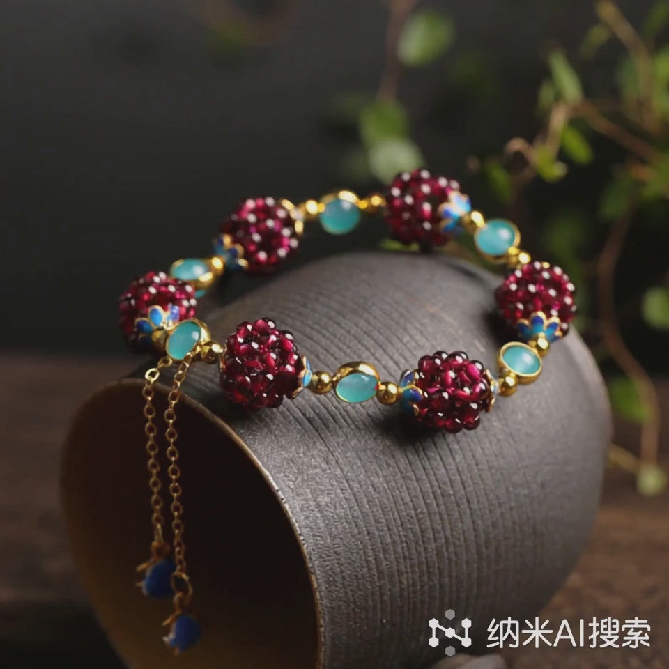 Amazonit-Armband mit rotem Granatapfelmotiv | Ein vom Feng Shui inspiriertes Glücksamulett von atemberaubender Schönheit!