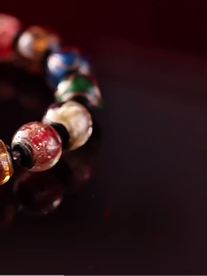 Chakra-ausgleichendes Räucherarmband – Feng Shui graue Glasperle mit Emaille-Handwerk, spirituelles Geschenk für Glück und Sicherheit